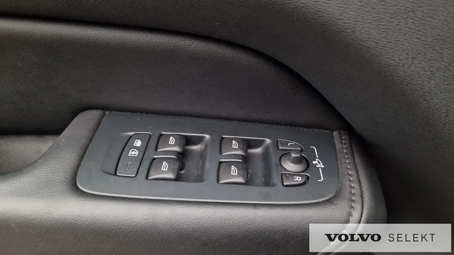VOLVO XC60 XC60 T6 Plug-In Hybrid AWD Plus Dark aut