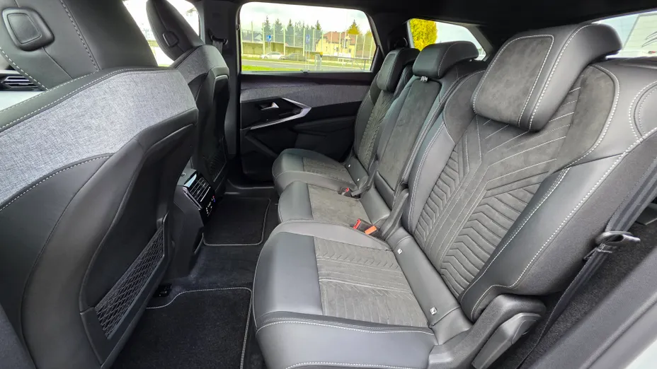 PEUGEOT 5008 5008 1.6 PHEV 225 GT Exclusive S e-DCS7 Nowy