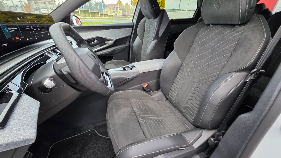 PEUGEOT 5008 5008 1.6 PHEV 225 GT Exclusive S e-DCS7 Nowy