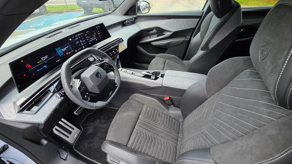 PEUGEOT 5008 5008 1.6 PHEV 225 GT Exclusive S e-DCS7 Nowy