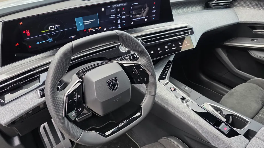 PEUGEOT 5008 5008 1.6 PHEV 225 GT Exclusive S e-DCS7 Nowy
