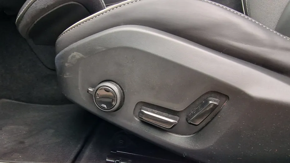 VOLVO V60 V60 T6 AWD Plug-In Hybrid Plus Dark aut