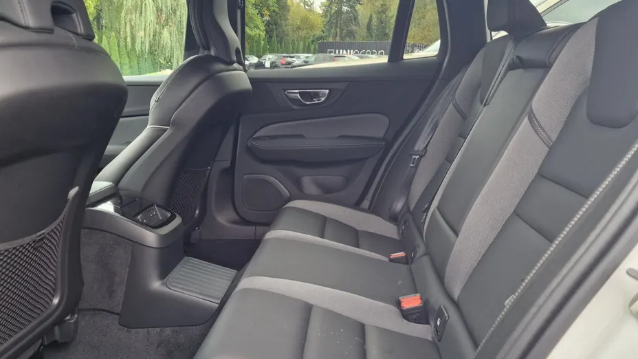 VOLVO V60 V60 T6 AWD Plug-In Hybrid Plus Dark aut