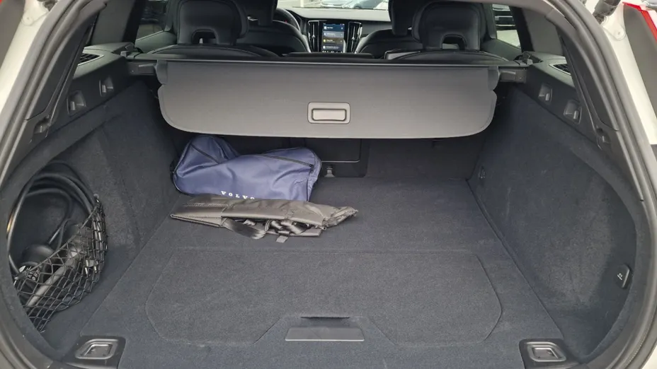 VOLVO V60 V60 T6 AWD Plug-In Hybrid Plus Dark aut