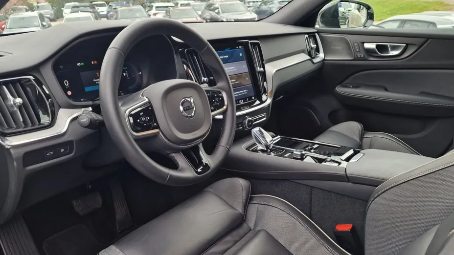 VOLVO V60 V60 T6 AWD Plug-In Hybrid Plus Dark aut