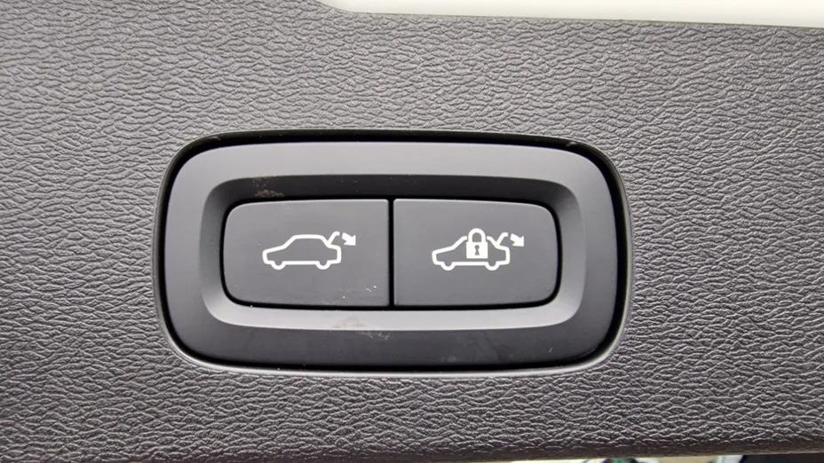 VOLVO V60 V60 T6 AWD Plug-In Hybrid Plus Dark aut