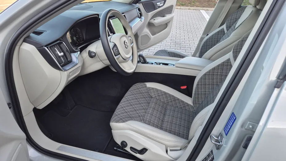 VOLVO V60 V60 B4 D Momentum aut