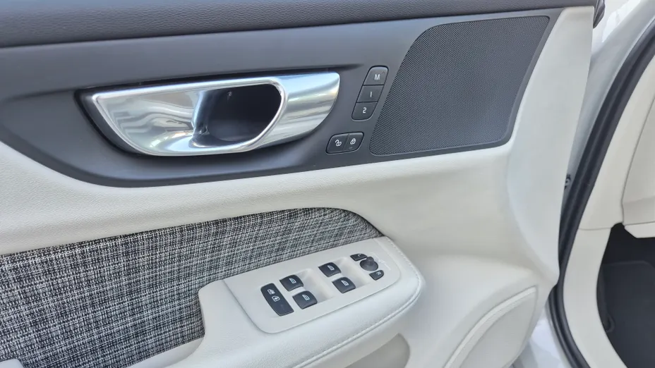 VOLVO V60 V60 B4 D Momentum aut