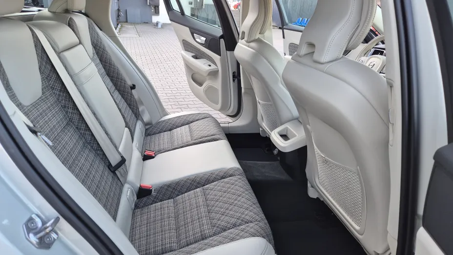 VOLVO V60 V60 B4 D Momentum aut