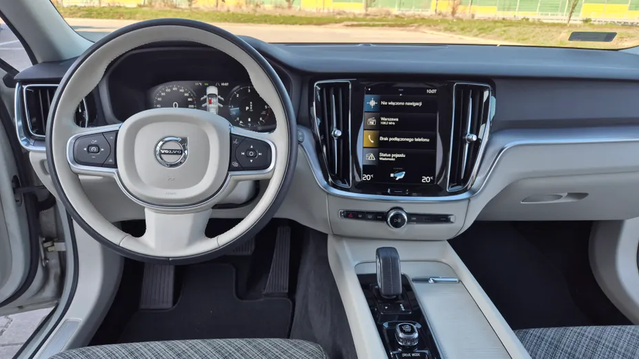 VOLVO V60 V60 B4 D Momentum aut