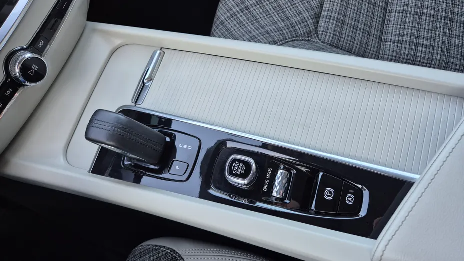 VOLVO V60 V60 B4 D Momentum aut