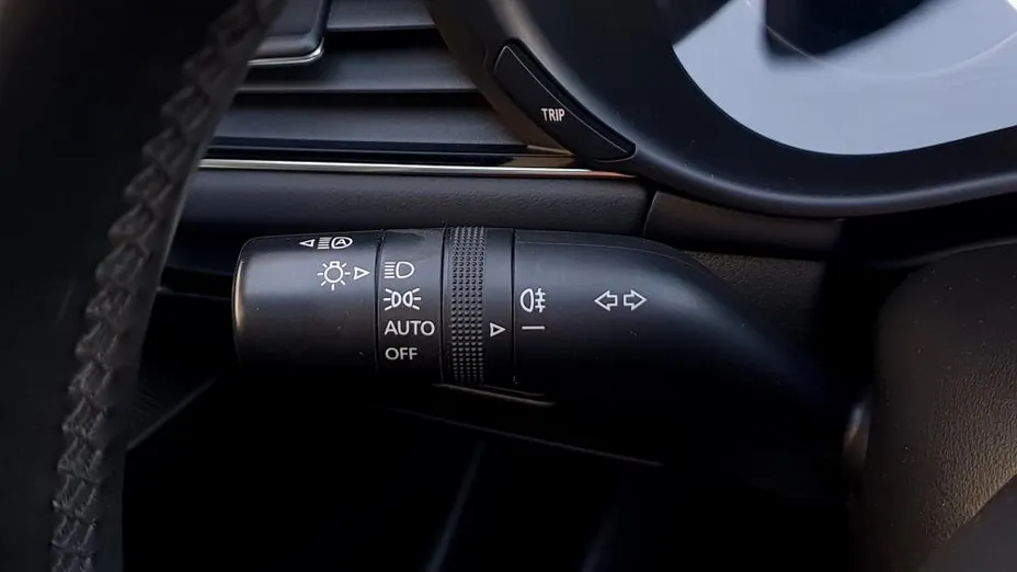 MAZDA 3 3 2.0 mHEV Hikari aut