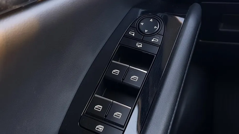 MAZDA 3 3 2.0 mHEV Hikari aut