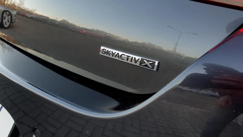 MAZDA 3 3 2.0 mHEV Hikari aut