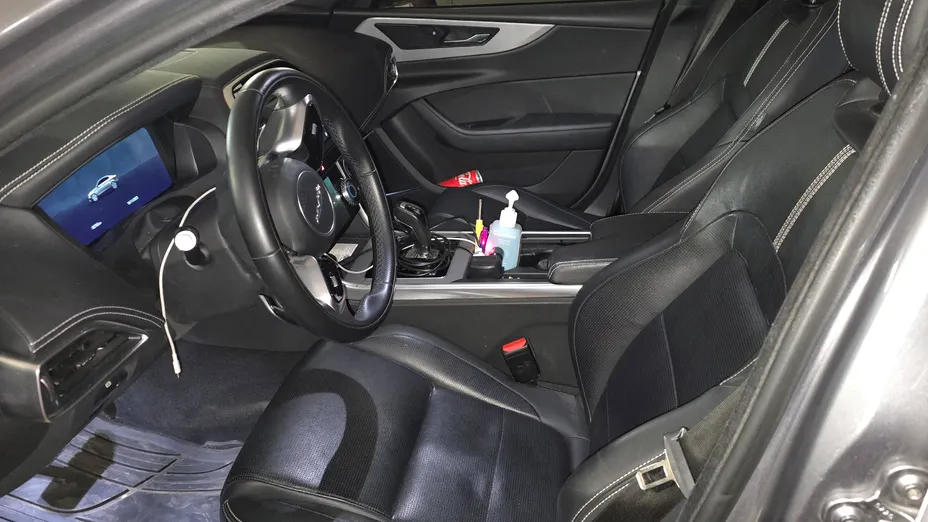 JAGUAR XE XE 2.0 P250 R-Dynamic SE aut