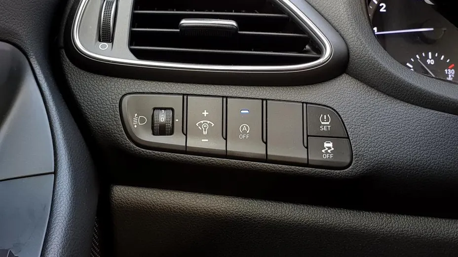 HYUNDAI i30 i30 1.5 DPI Classic +