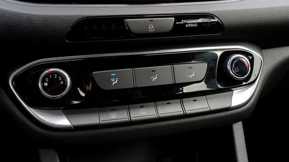 HYUNDAI i30 i30 1.5 DPI Classic +