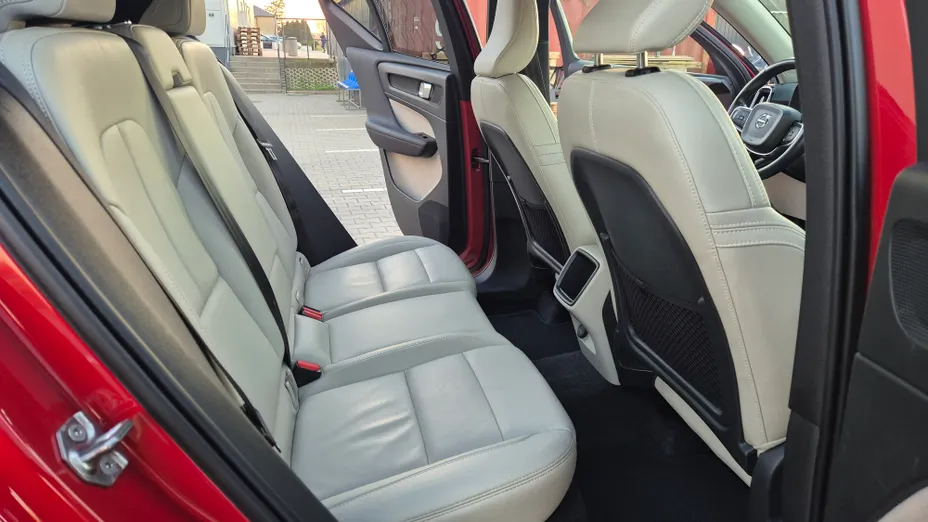 VOLVO XC40 XC40 D3 Momentum Pro aut