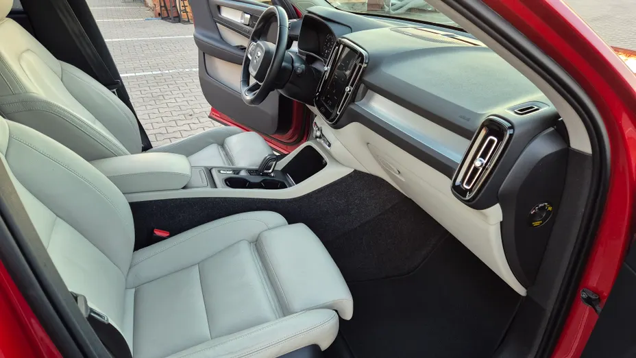 VOLVO XC40 XC40 D3 Momentum Pro aut