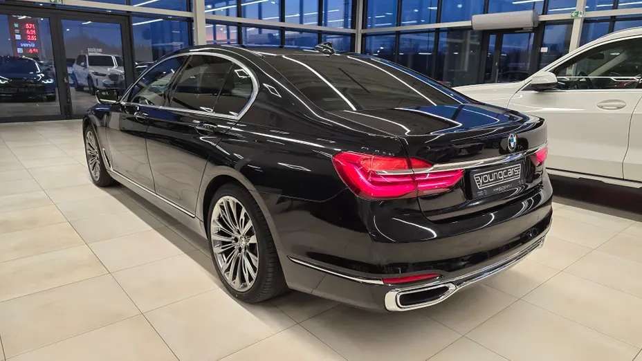 BMW Seria 7 730d xDrive sport-aut
