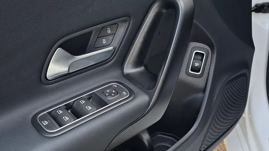 MERCEDES-BENZ CLA CLA 200 7G-DCT