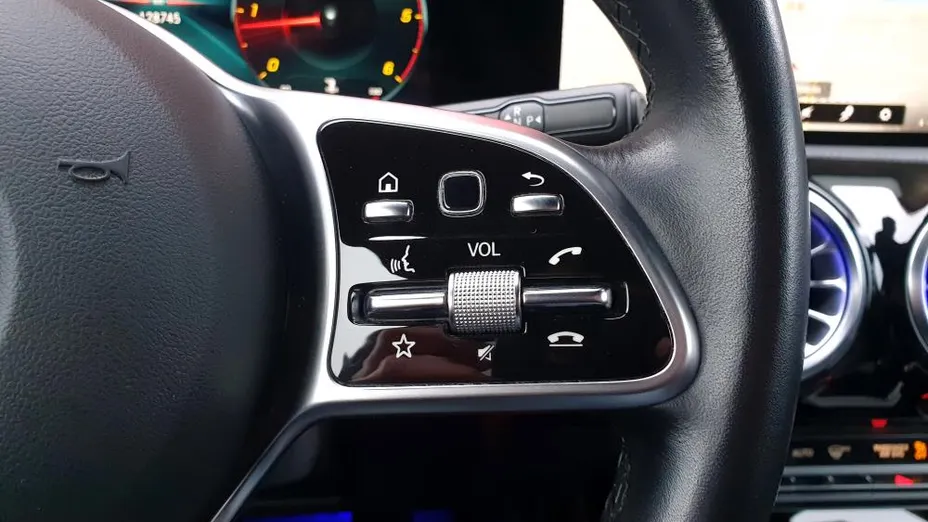 MERCEDES-BENZ CLA CLA 200 d 8G-DCT