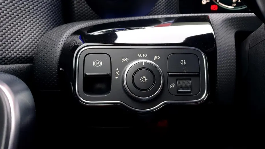 MERCEDES-BENZ CLA CLA 200 d 8G-DCT