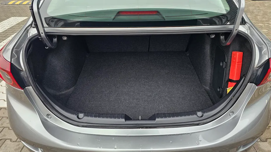 MAZDA 3 3 2.0 Skymotion