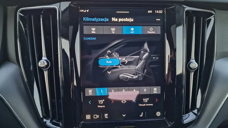 VOLVO XC60 XC60 T6 Plug-In Hybrid AWD Core aut