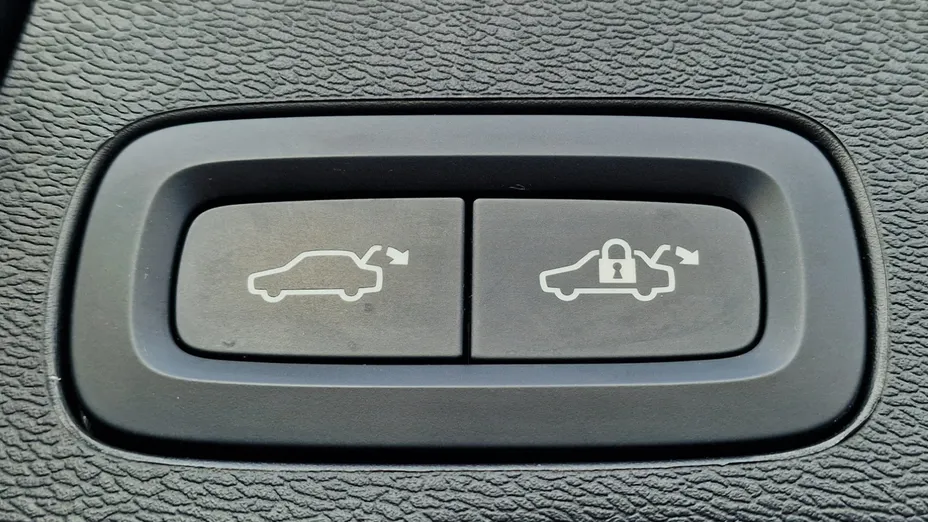 VOLVO XC60 XC60 T6 Plug-In Hybrid AWD Core aut