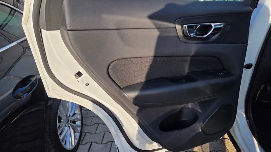 VOLVO XC60 XC60 T6 Plug-In Hybrid AWD Essential aut