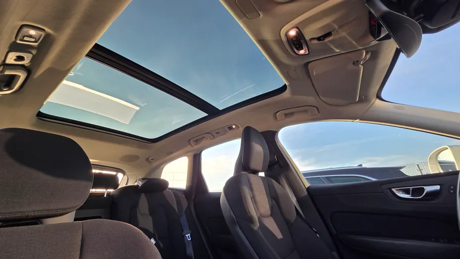 VOLVO XC60 XC60 T6 Plug-In Hybrid AWD Essential aut