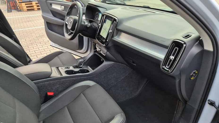 VOLVO XC40 XC40 T3 Momentum Pro aut