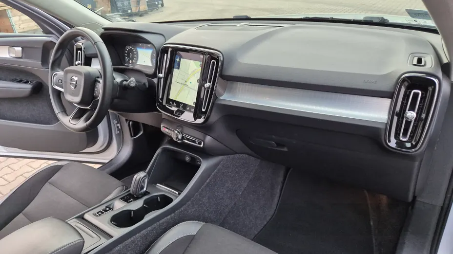 VOLVO XC40 XC40 T3 Momentum Pro aut