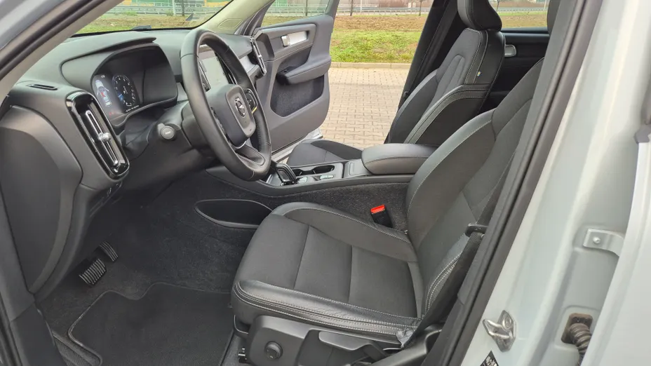 VOLVO XC40 XC40 T3 Momentum Pro aut