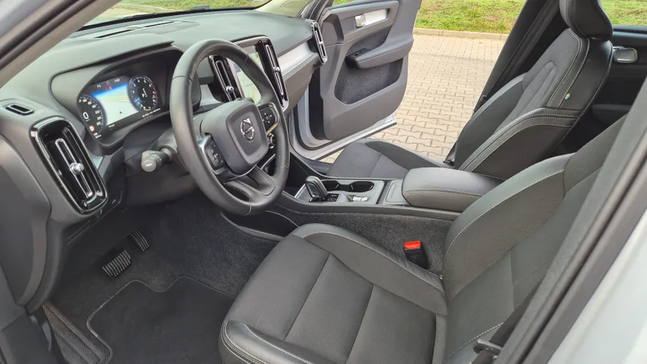 VOLVO XC40 XC40 T3 Momentum Pro aut