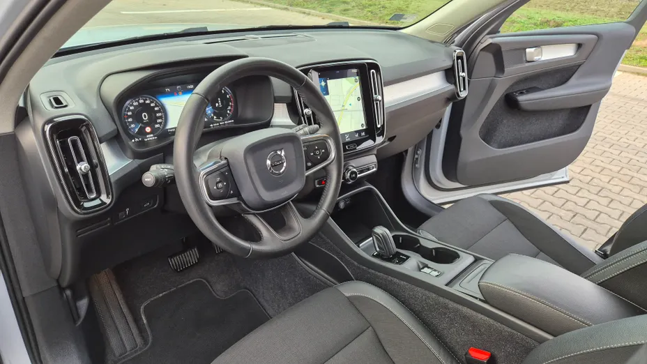 VOLVO XC40 XC40 T3 Momentum Pro aut