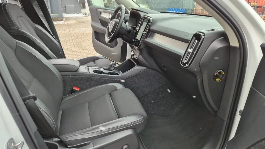 VOLVO XC40 XC40 T3 Momentum Pro aut