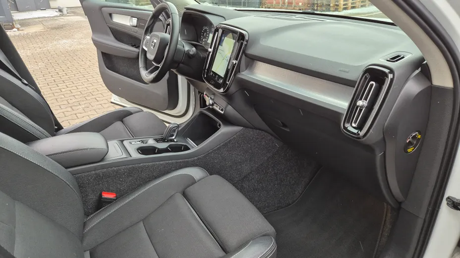 VOLVO XC40 XC40 T3 Momentum Pro aut