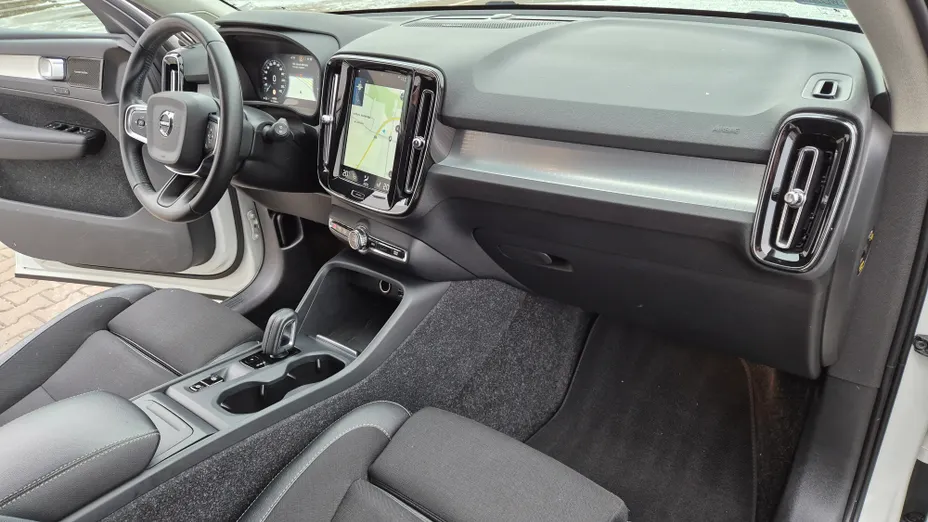 VOLVO XC40 XC40 T3 Momentum Pro aut