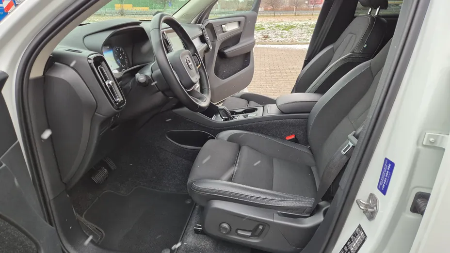 VOLVO XC40 XC40 T3 Momentum Pro aut