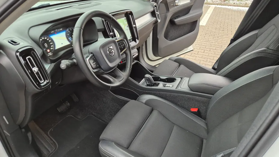 VOLVO XC40 XC40 T3 Momentum Pro aut