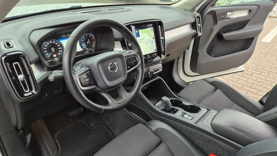 VOLVO XC40 XC40 T3 Momentum Pro aut