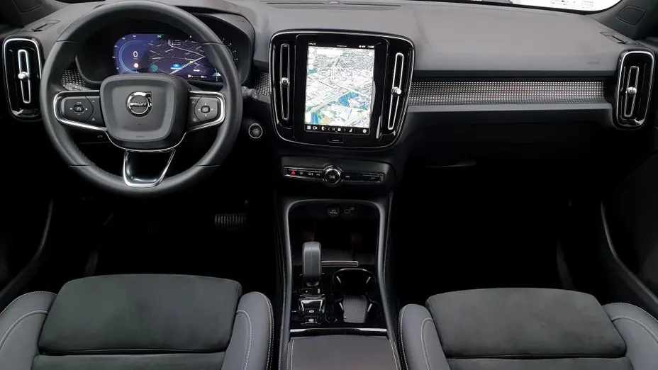 VOLVO XC40 XC40 B4 AWD Plus Dark aut