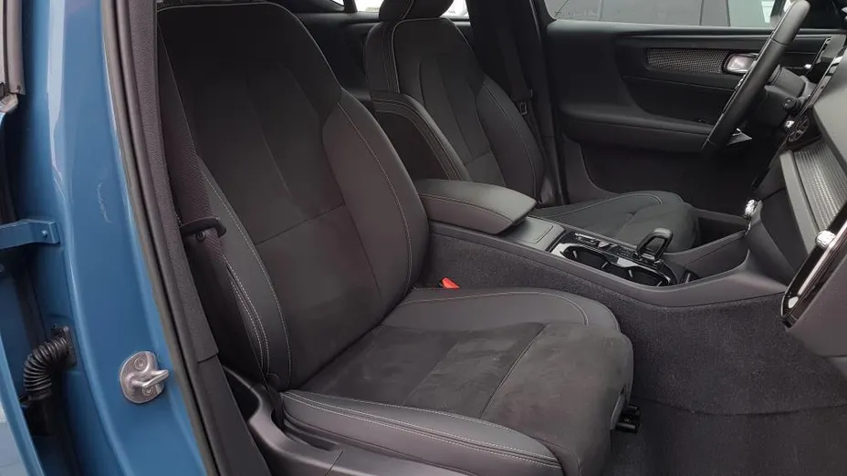 VOLVO XC40 XC40 B4 AWD Plus Dark aut