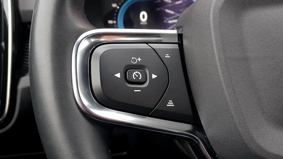 VOLVO XC40 XC40 B4 AWD Plus Dark aut