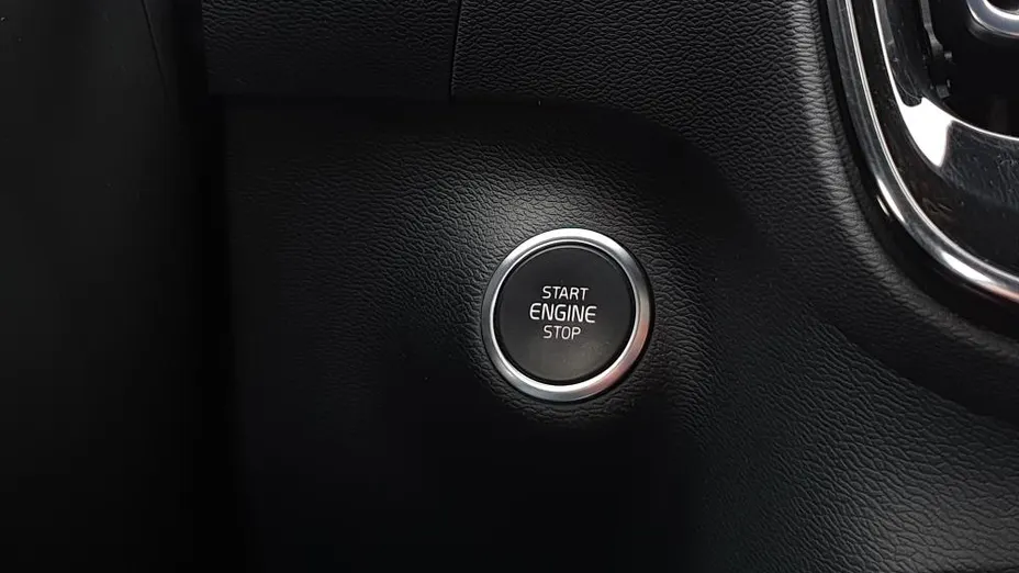 VOLVO XC40 XC40 B4 AWD Plus Dark aut