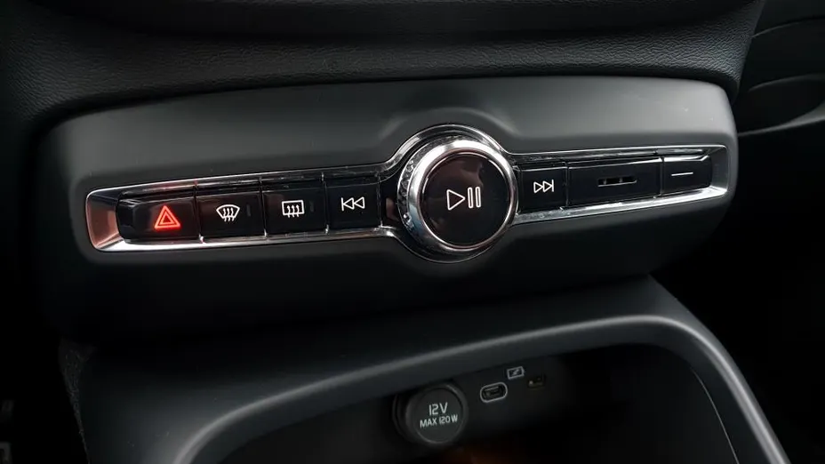 VOLVO XC40 XC40 B4 AWD Plus Dark aut