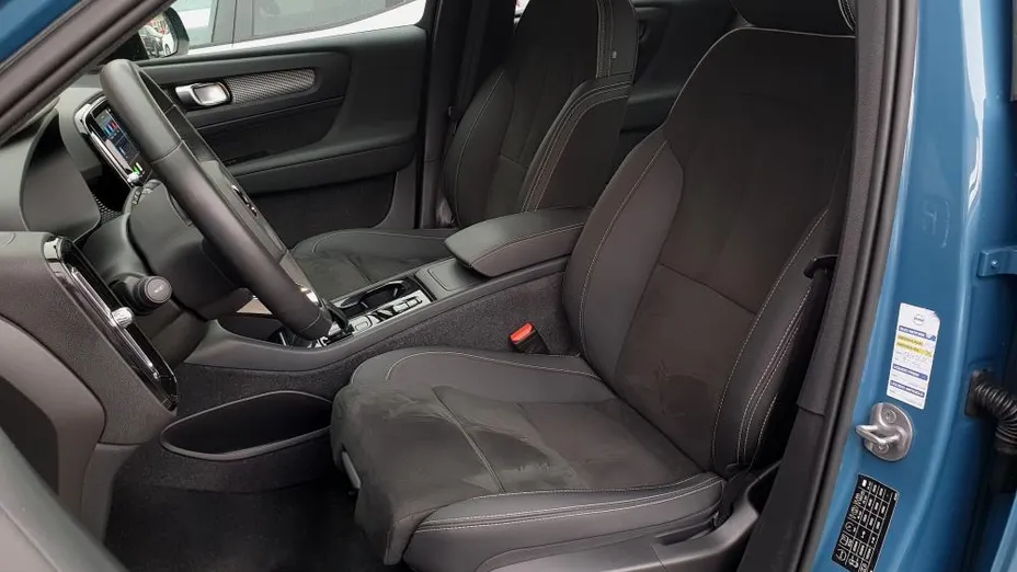 VOLVO XC40 XC40 B4 AWD Plus Dark aut