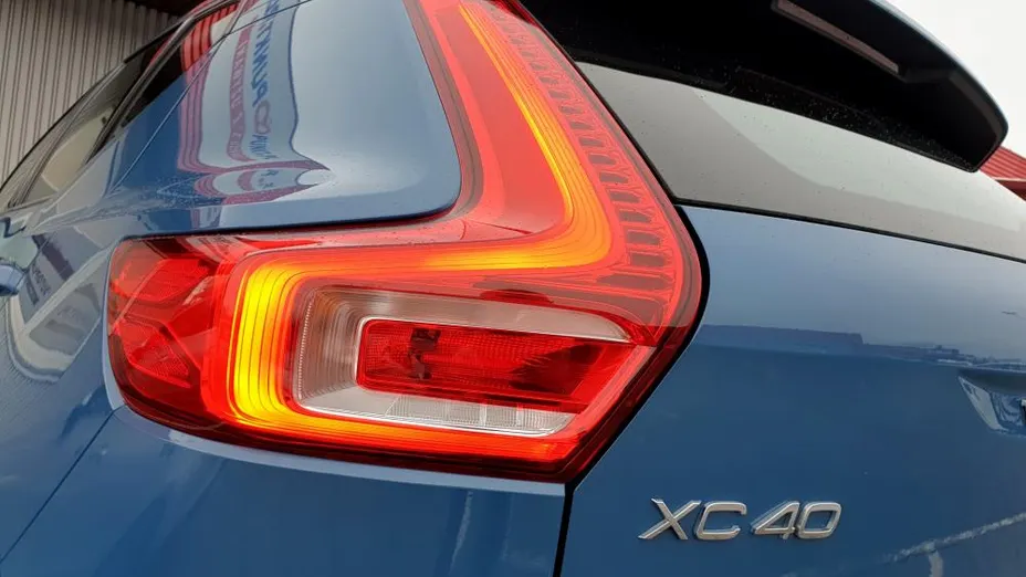 VOLVO XC40 XC40 B4 AWD Plus Dark aut